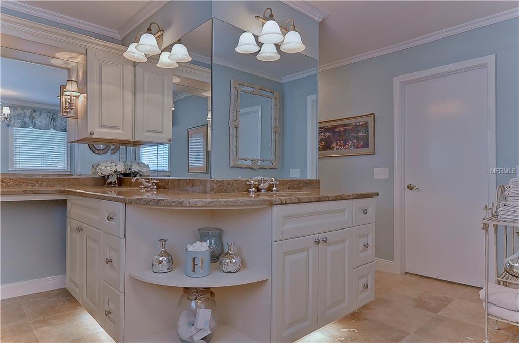 203 LOCUST DRIVE, BRANDON, Florida 33511, 5 Bedrooms Bedrooms, 12 Rooms Rooms,4 BathroomsBathrooms,Residential,For sale,LOCUST,T2927624