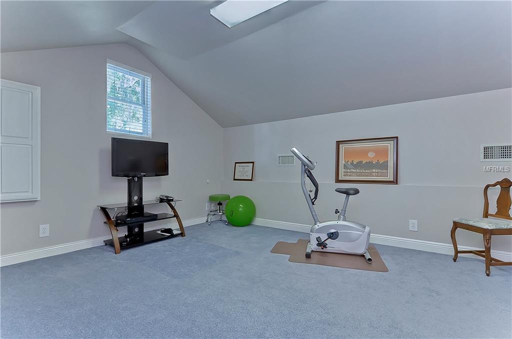 203 LOCUST DRIVE, BRANDON, Florida 33511, 5 Bedrooms Bedrooms, 12 Rooms Rooms,4 BathroomsBathrooms,Residential,For sale,LOCUST,T2927624