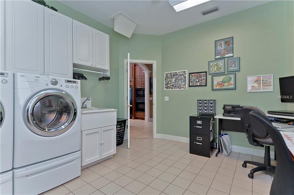 203 LOCUST DRIVE, BRANDON, Florida 33511, 5 Bedrooms Bedrooms, 12 Rooms Rooms,4 BathroomsBathrooms,Residential,For sale,LOCUST,T2927624