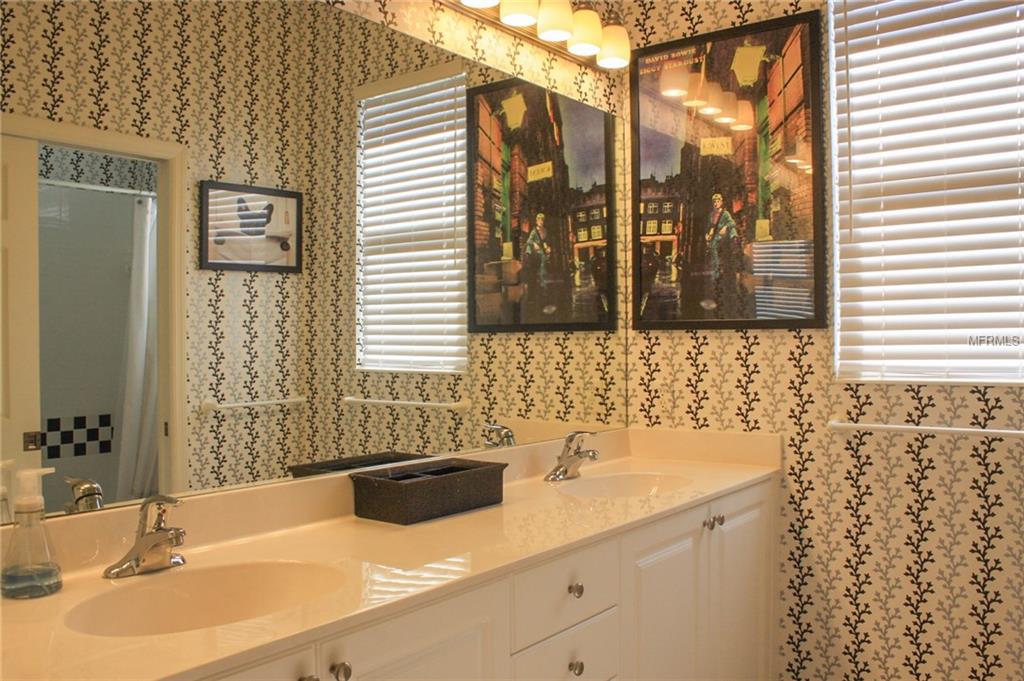 7727 CHARLESTON STREET, UNIVERSITY PARK, SARASOTA, BRADENTON, Florida 34201, 4 Bedrooms Bedrooms, 11 Rooms Rooms,2 BathroomsBathrooms,Residential,For sale,CHARLESTON,A4178431