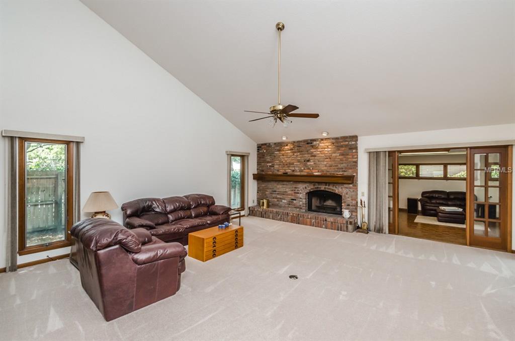 9988 WINDTREE BOULEVARD, SEMINOLE, Florida 33772, 5 Bedrooms Bedrooms, 9 Rooms Rooms,5 BathroomsBathrooms,Residential,For sale,WINDTREE,U7830733