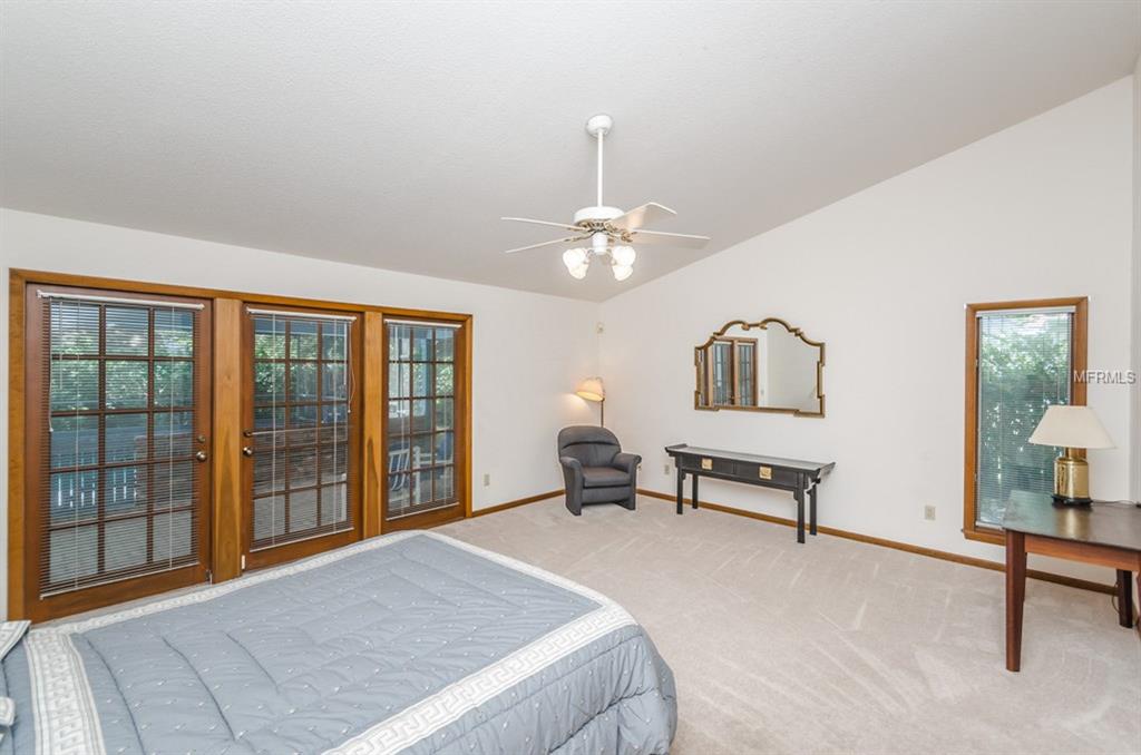 9988 WINDTREE BOULEVARD, SEMINOLE, Florida 33772, 5 Bedrooms Bedrooms, 9 Rooms Rooms,5 BathroomsBathrooms,Residential,For sale,WINDTREE,U7830733