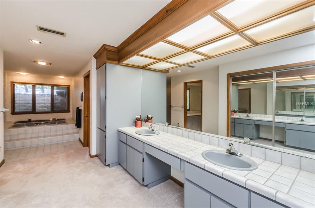 9988 WINDTREE BOULEVARD, SEMINOLE, Florida 33772, 5 Bedrooms Bedrooms, 9 Rooms Rooms,5 BathroomsBathrooms,Residential,For sale,WINDTREE,U7830733