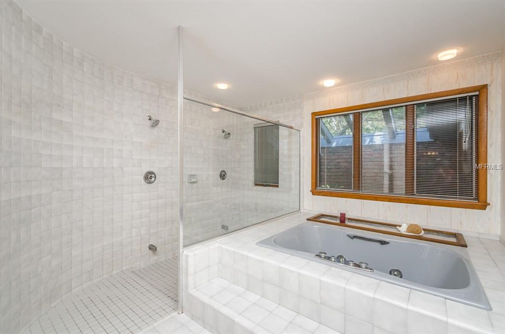 9988 WINDTREE BOULEVARD, SEMINOLE, Florida 33772, 5 Bedrooms Bedrooms, 9 Rooms Rooms,5 BathroomsBathrooms,Residential,For sale,WINDTREE,U7830733