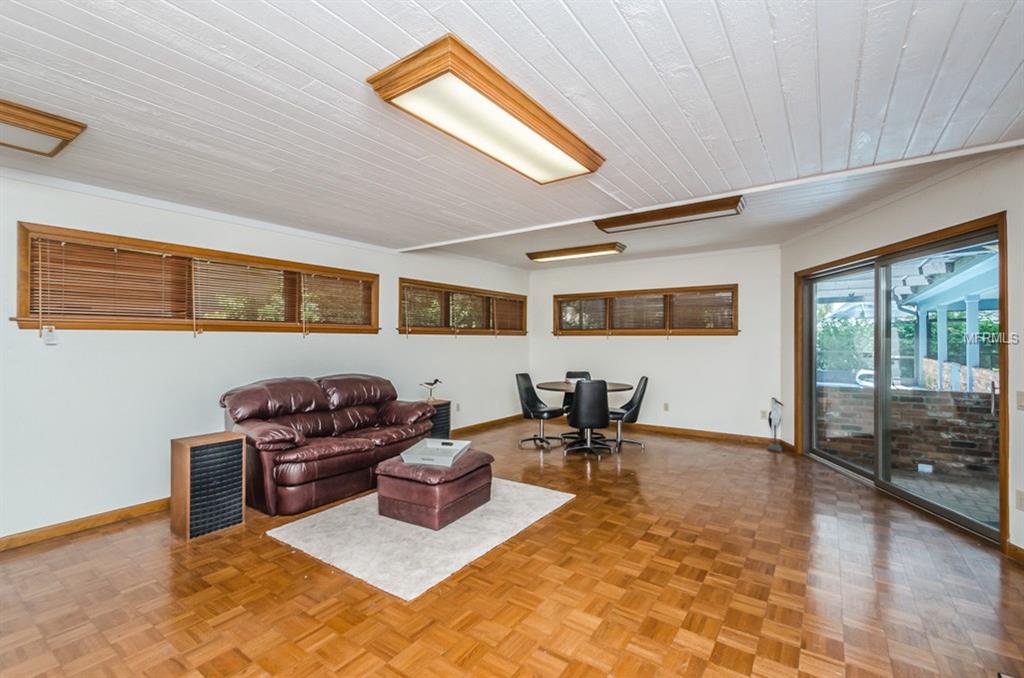 9988 WINDTREE BOULEVARD, SEMINOLE, Florida 33772, 5 Bedrooms Bedrooms, 9 Rooms Rooms,5 BathroomsBathrooms,Residential,For sale,WINDTREE,U7830733