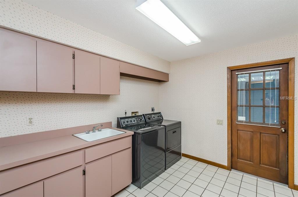 9988 WINDTREE BOULEVARD, SEMINOLE, Florida 33772, 5 Bedrooms Bedrooms, 9 Rooms Rooms,5 BathroomsBathrooms,Residential,For sale,WINDTREE,U7830733