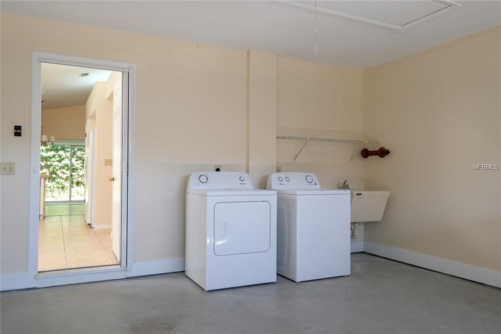 5509 83RD TERRACE E, SARASOTA, Florida 34243, 3 Bedrooms Bedrooms, 6 Rooms Rooms,2 BathroomsBathrooms,Residential,For sale,83RD,A4203686