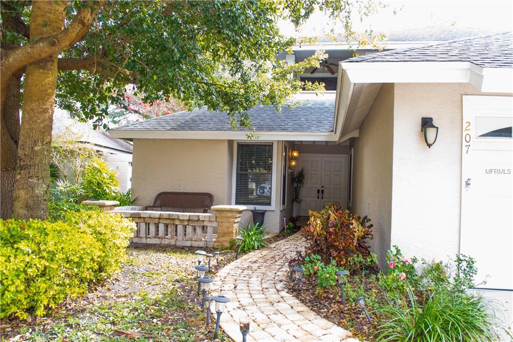 207 S SHADOWBAY BOULEVARD, LONGWOOD, Florida 32779, 4 Bedrooms Bedrooms, 6 Rooms Rooms,3 BathroomsBathrooms,Residential,For sale,SHADOWBAY,O5559746