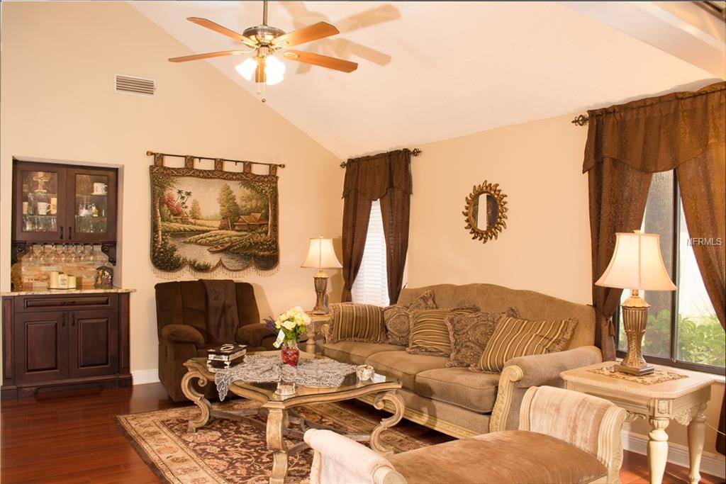 207 S SHADOWBAY BOULEVARD, LONGWOOD, Florida 32779, 4 Bedrooms Bedrooms, 6 Rooms Rooms,3 BathroomsBathrooms,Residential,For sale,SHADOWBAY,O5559746