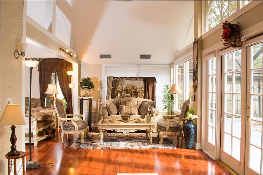 207 S SHADOWBAY BOULEVARD, LONGWOOD, Florida 32779, 4 Bedrooms Bedrooms, 6 Rooms Rooms,3 BathroomsBathrooms,Residential,For sale,SHADOWBAY,O5559746