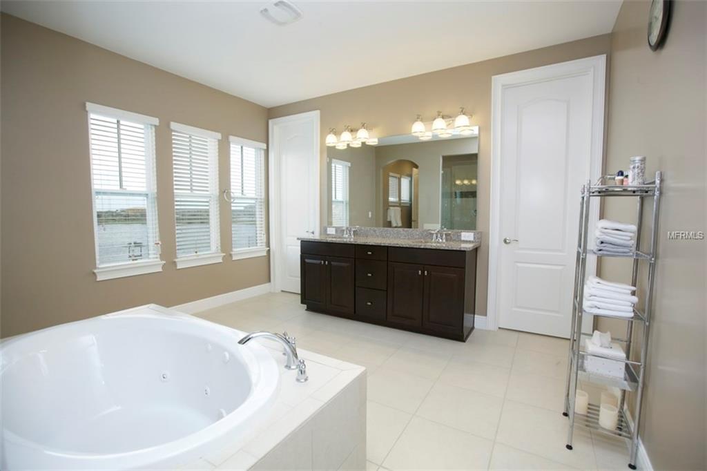 13661 GRANGER AVENUE, ORLANDO, Florida 32827, 5 Bedrooms Bedrooms, 13 Rooms Rooms,4 BathroomsBathrooms,Residential,For sale,GRANGER,O5492822