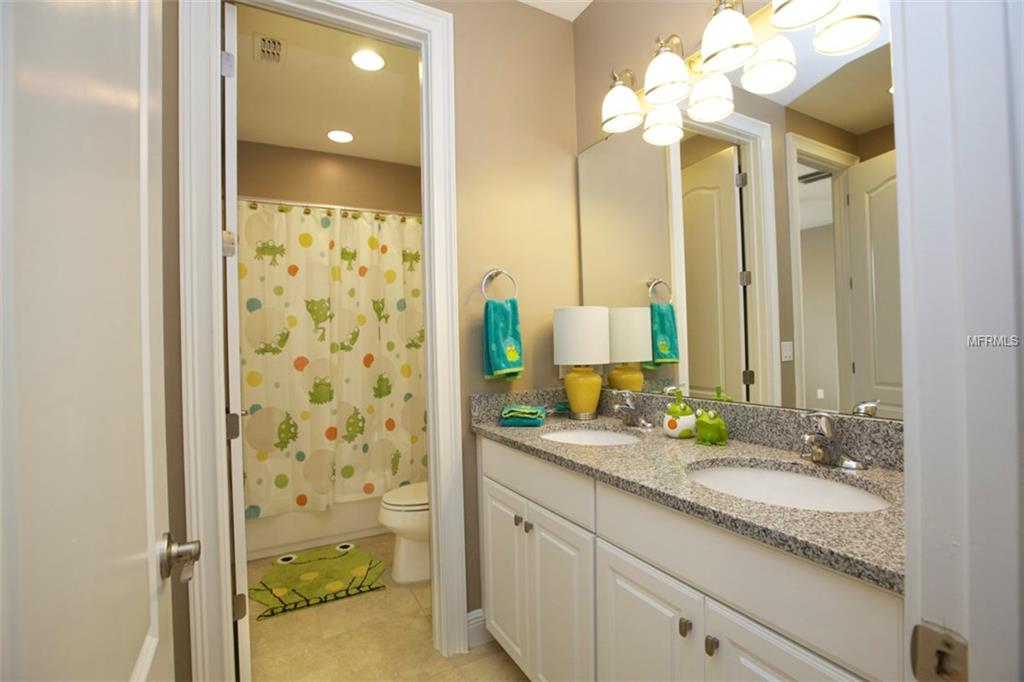 13661 GRANGER AVENUE, ORLANDO, Florida 32827, 5 Bedrooms Bedrooms, 13 Rooms Rooms,4 BathroomsBathrooms,Residential,For sale,GRANGER,O5492822