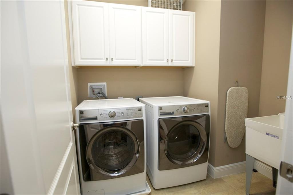 13661 GRANGER AVENUE, ORLANDO, Florida 32827, 5 Bedrooms Bedrooms, 13 Rooms Rooms,4 BathroomsBathrooms,Residential,For sale,GRANGER,O5492822