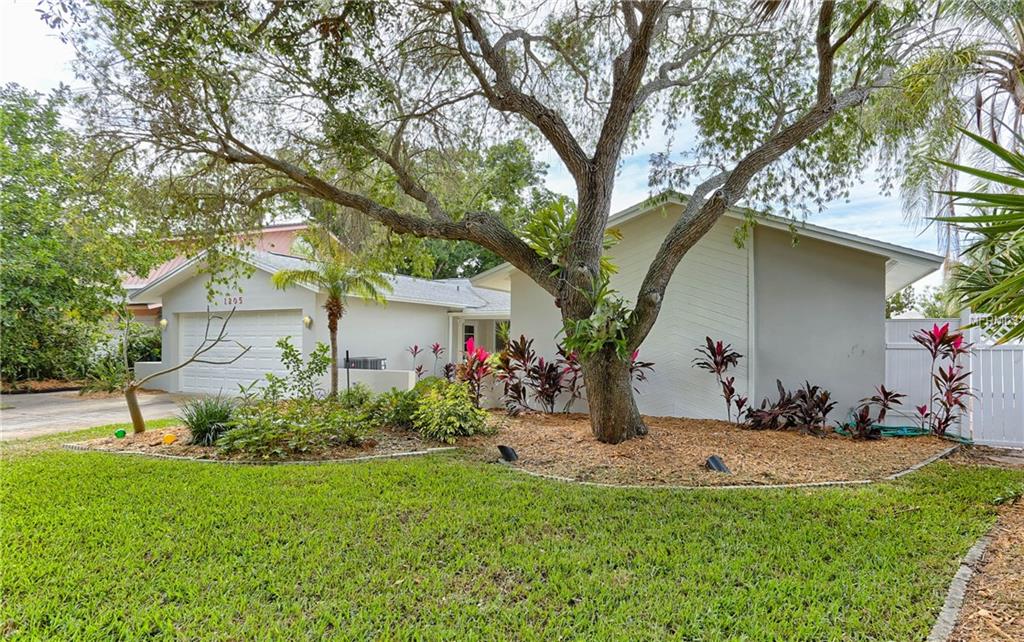 1205 79TH STREET S, ST PETERSBURG, Florida 33707, 4 Bedrooms Bedrooms, 5 Rooms Rooms,3 BathroomsBathrooms,Residential,For sale,79TH,U7841920