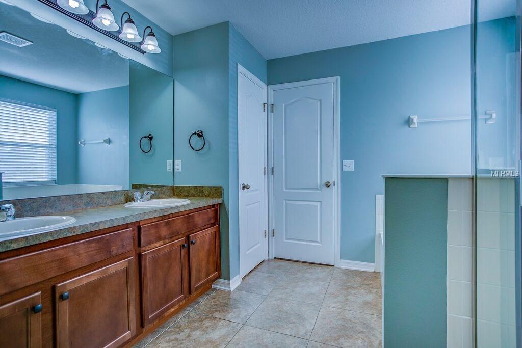 5594 RUTHERFORD PLACE, OVIEDO, Florida 32765, 4 Bedrooms Bedrooms, 6 Rooms Rooms,2 BathroomsBathrooms,Residential,For sale,RUTHERFORD,O5557520