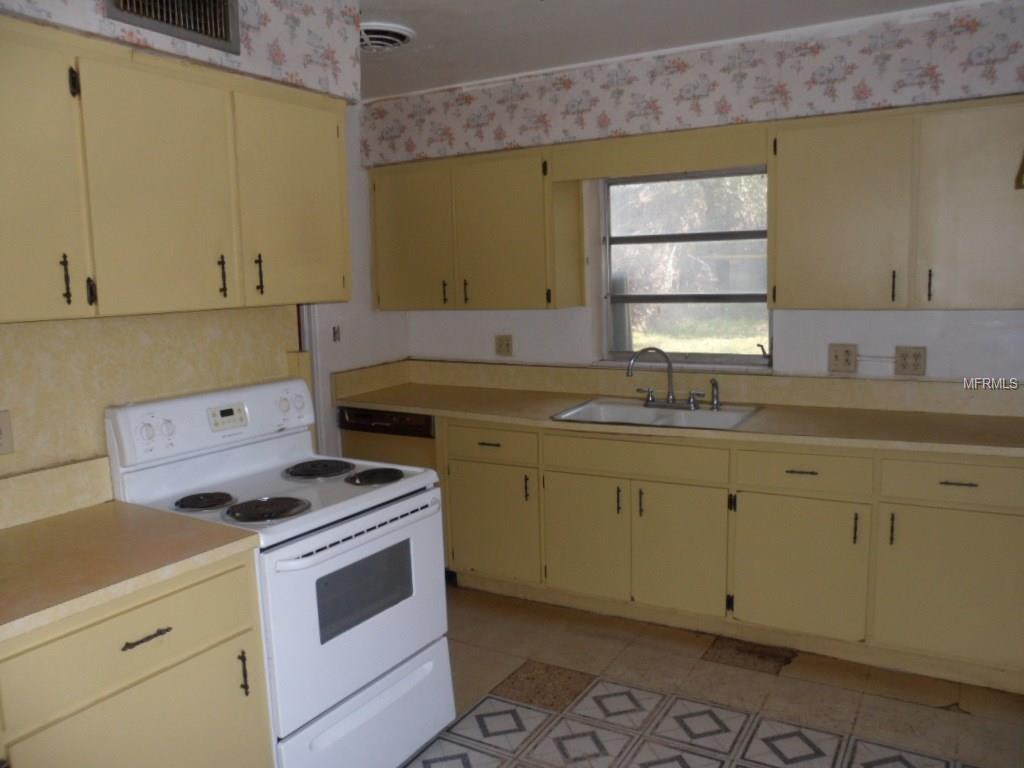 2042 14TH STREET NW, WINTER HAVEN, Florida 33881, 3 Bedrooms Bedrooms, 6 Rooms Rooms,2 BathroomsBathrooms,Residential,For sale,14TH,P4718989