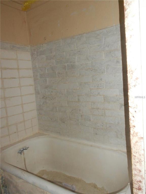 2020 DIXIE AVENUE, EUSTIS, Florida 32726, 5 Bedrooms Bedrooms, 8 Rooms Rooms,4 BathroomsBathrooms,Residential,For sale,DIXIE,C7249012