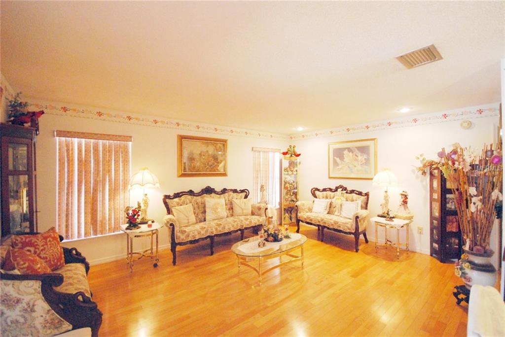 237 BALL PARK AVENUE, SEFFNER, Florida 33584, 4 Bedrooms Bedrooms, 9 Rooms Rooms,2 BathroomsBathrooms,Residential,For sale,BALL PARK,T2922273