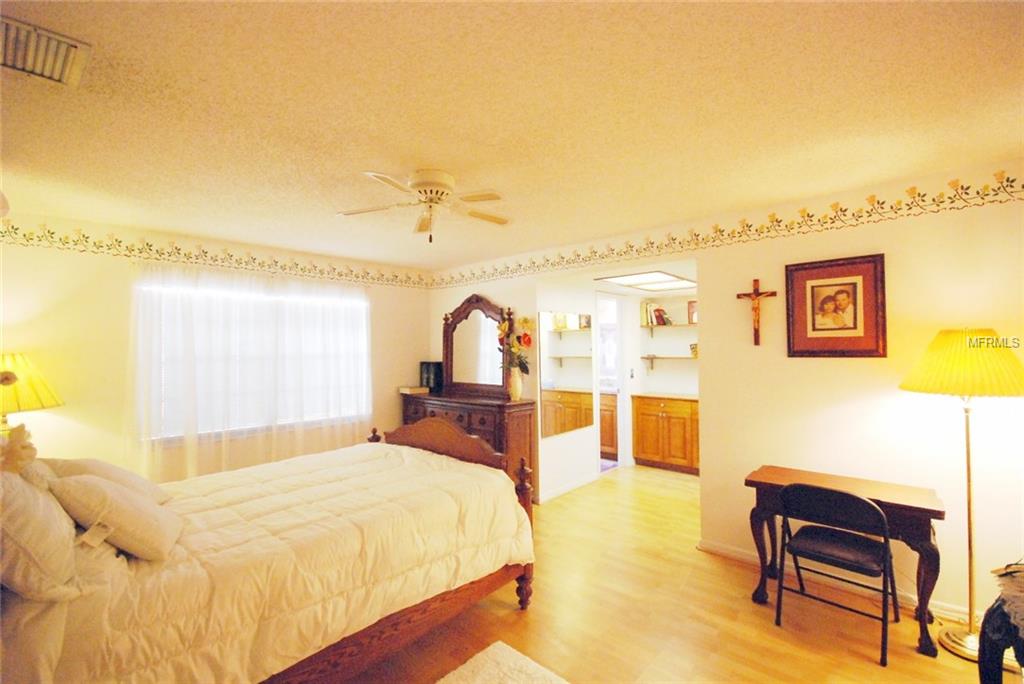 237 BALL PARK AVENUE, SEFFNER, Florida 33584, 4 Bedrooms Bedrooms, 9 Rooms Rooms,2 BathroomsBathrooms,Residential,For sale,BALL PARK,T2922273