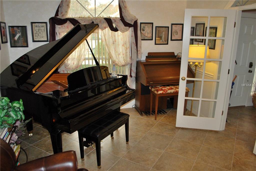 1589 CARILLON PARK DRIVE, OVIEDO, Florida 32765, 6 Bedrooms Bedrooms, 10 Rooms Rooms,4 BathroomsBathrooms,Residential,For sale,CARILLON PARK,O5556495