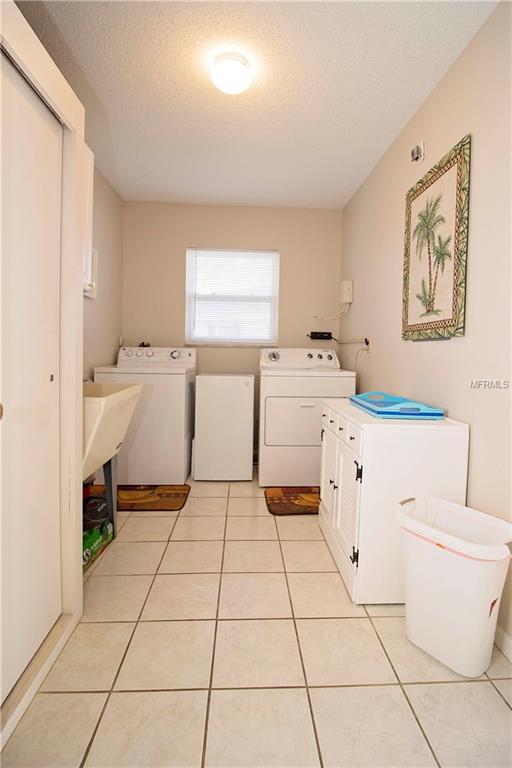 121 WINTERSONG LANE, SUN CITY CENTER, Florida 33573, 2 Bedrooms Bedrooms, 7 Rooms Rooms,2 BathroomsBathrooms,Residential,For sale,WINTERSONG,T2927226