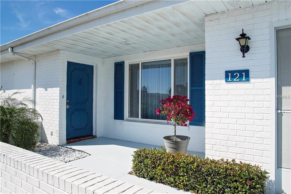 121 WINTERSONG LANE, SUN CITY CENTER, Florida 33573, 2 Bedrooms Bedrooms, 7 Rooms Rooms,2 BathroomsBathrooms,Residential,For sale,WINTERSONG,T2927226