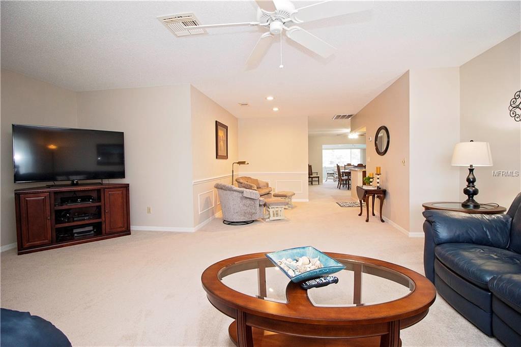 121 WINTERSONG LANE, SUN CITY CENTER, Florida 33573, 2 Bedrooms Bedrooms, 7 Rooms Rooms,2 BathroomsBathrooms,Residential,For sale,WINTERSONG,T2927226