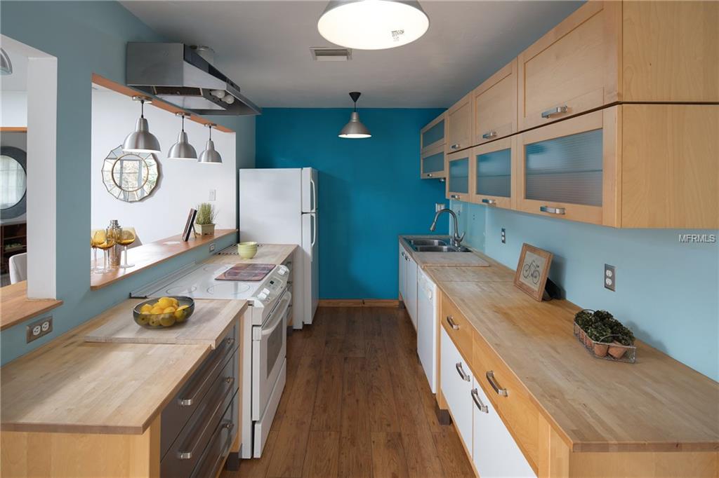 4524 S CLARK AVENUE, TAMPA, Florida 33611, 3 Bedrooms Bedrooms, 4 Rooms Rooms,2 BathroomsBathrooms,Residential,For sale,CLARK,T2927635