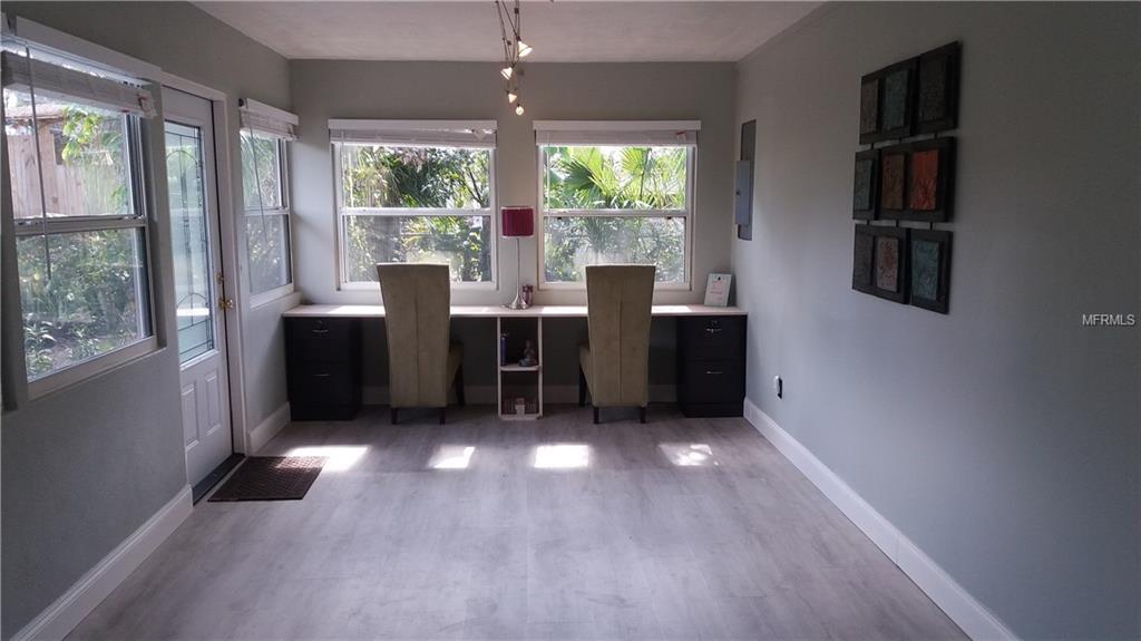 2726 JEFFERSON CIRCLE, SARASOTA, Florida 34239, 3 Bedrooms Bedrooms, 9 Rooms Rooms,2 BathroomsBathrooms,Residential,For sale,JEFFERSON,A4210141