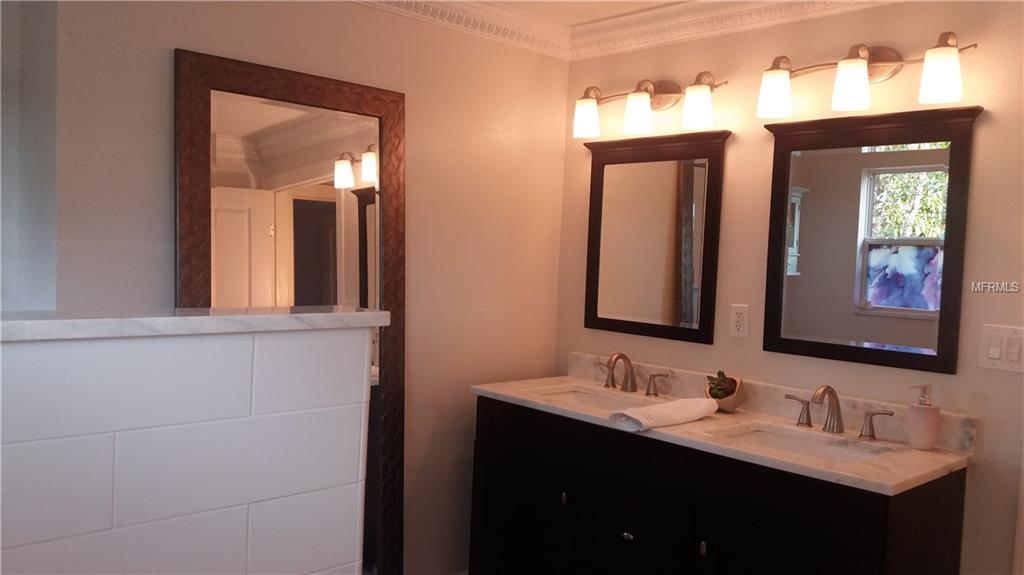 2726 JEFFERSON CIRCLE, SARASOTA, Florida 34239, 3 Bedrooms Bedrooms, 9 Rooms Rooms,2 BathroomsBathrooms,Residential,For sale,JEFFERSON,A4210141