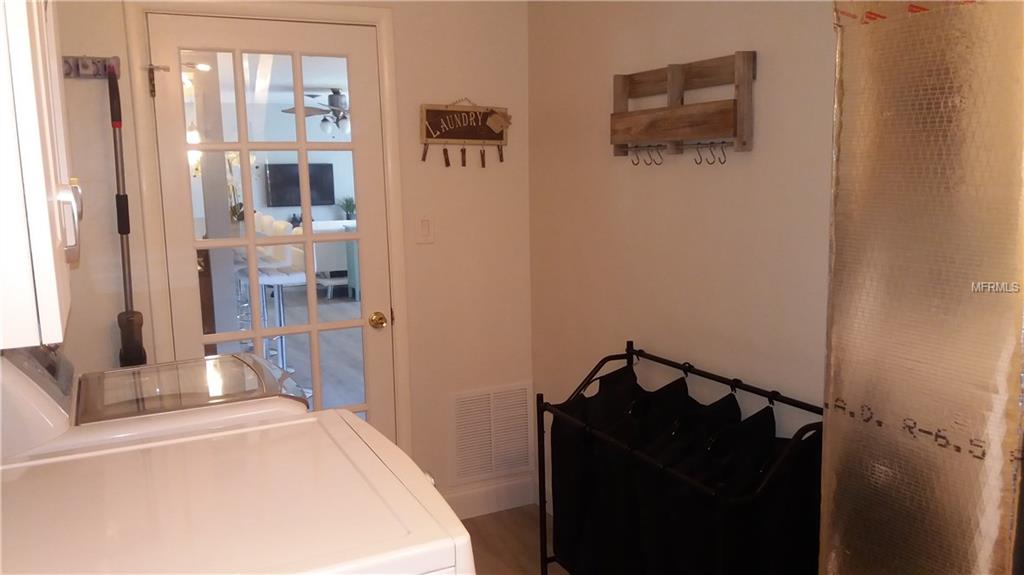 2726 JEFFERSON CIRCLE, SARASOTA, Florida 34239, 3 Bedrooms Bedrooms, 9 Rooms Rooms,2 BathroomsBathrooms,Residential,For sale,JEFFERSON,A4210141