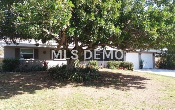 2726 JEFFERSON CIRCLE, SARASOTA, Florida 34239, 3 Bedrooms Bedrooms, 9 Rooms Rooms,2 BathroomsBathrooms,Residential,For sale,JEFFERSON,A4210141