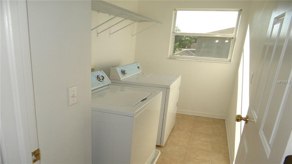 2631 QUEEN ALBERTA DRIVE, VALRICO, Florida 33596, 6 Bedrooms Bedrooms, 12 Rooms Rooms,3 BathroomsBathrooms,Residential,For sale,QUEEN ALBERTA,T2891666