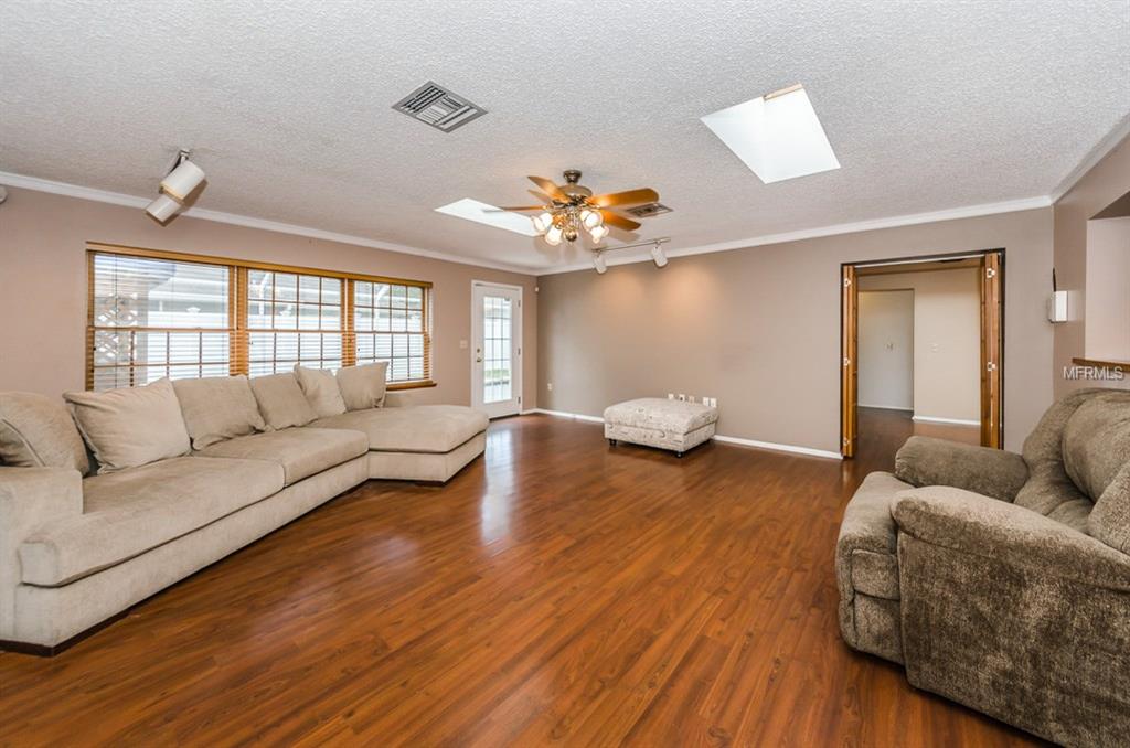 105 WOODBURN COURT, SAFETY HARBOR, Florida 34695, 4 Bedrooms Bedrooms, 9 Rooms Rooms,2 BathroomsBathrooms,Residential,For sale,WOODBURN,U7830761