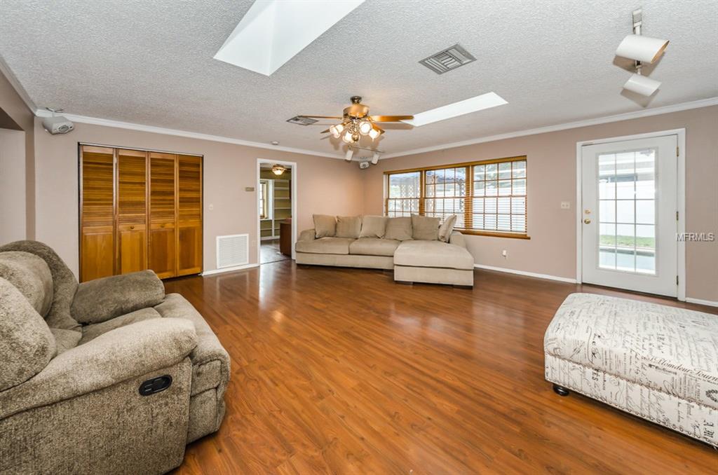 105 WOODBURN COURT, SAFETY HARBOR, Florida 34695, 4 Bedrooms Bedrooms, 9 Rooms Rooms,2 BathroomsBathrooms,Residential,For sale,WOODBURN,U7830761