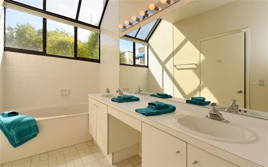 2004 HARBOURSIDE DRIVE, LONGBOAT KEY, Florida 34228, 2 Bedrooms Bedrooms, 7 Rooms Rooms,2 BathroomsBathrooms,Residential,For sale,HARBOURSIDE,A4209791