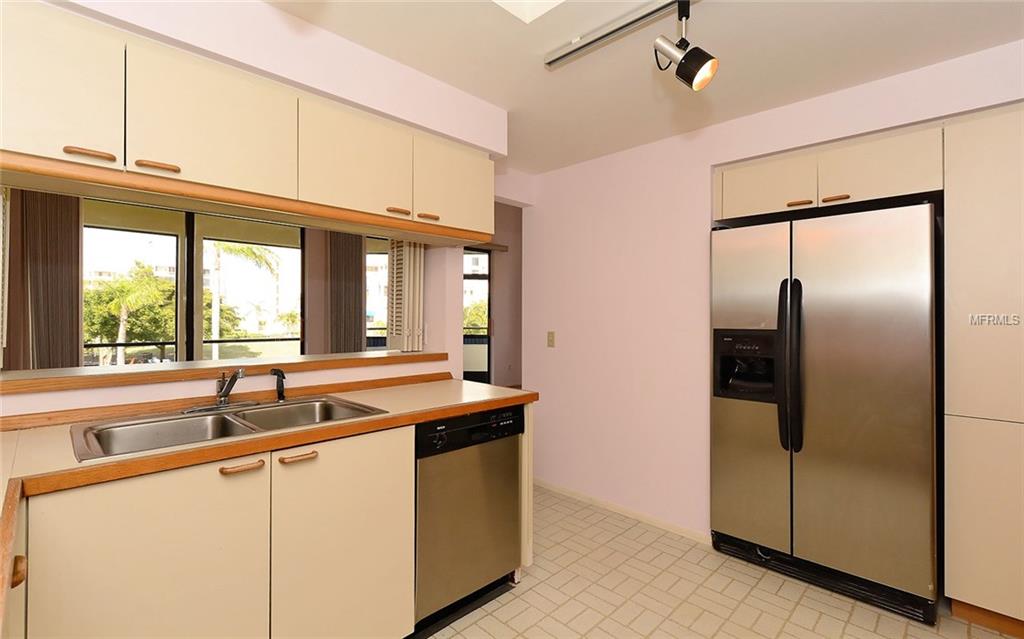 2004 HARBOURSIDE DRIVE, LONGBOAT KEY, Florida 34228, 2 Bedrooms Bedrooms, 7 Rooms Rooms,2 BathroomsBathrooms,Residential,For sale,HARBOURSIDE,A4209791