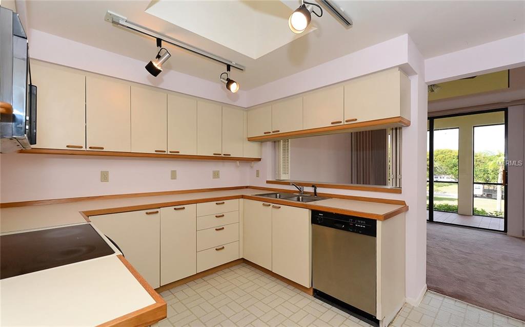 2004 HARBOURSIDE DRIVE, LONGBOAT KEY, Florida 34228, 2 Bedrooms Bedrooms, 7 Rooms Rooms,2 BathroomsBathrooms,Residential,For sale,HARBOURSIDE,A4209791