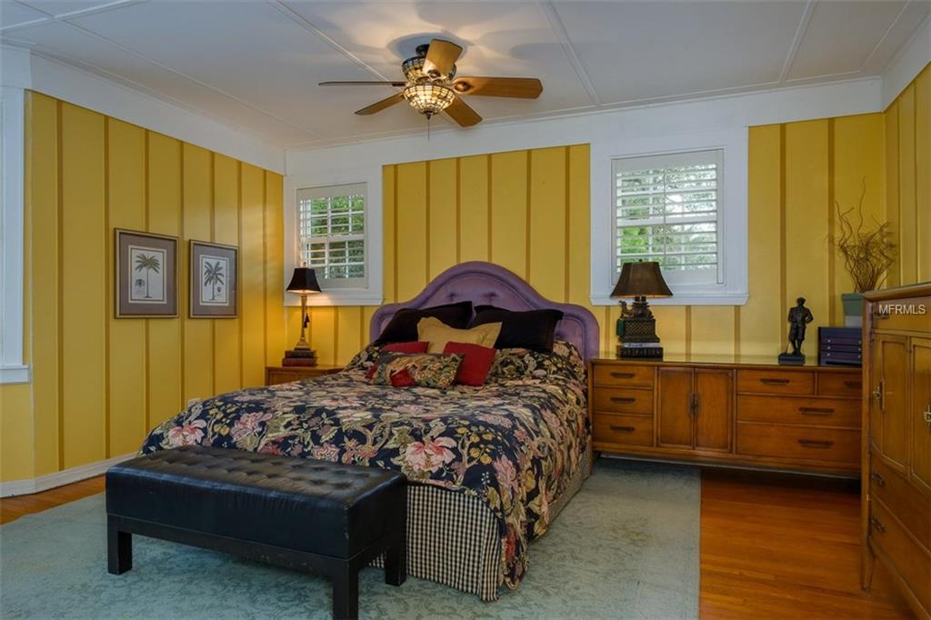 4804 W WOODMERE ROAD, TAMPA, Florida 33609, 4 Bedrooms Bedrooms, 9 Rooms Rooms,2 BathroomsBathrooms,Residential,For sale,WOODMERE,T2921087