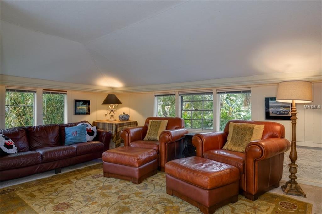 4804 W WOODMERE ROAD, TAMPA, Florida 33609, 4 Bedrooms Bedrooms, 9 Rooms Rooms,2 BathroomsBathrooms,Residential,For sale,WOODMERE,T2921087