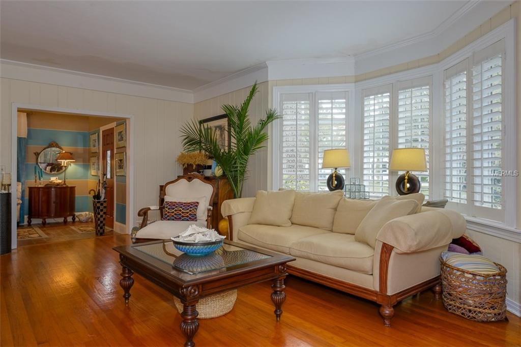 4804 W WOODMERE ROAD, TAMPA, Florida 33609, 4 Bedrooms Bedrooms, 9 Rooms Rooms,2 BathroomsBathrooms,Residential,For sale,WOODMERE,T2921087