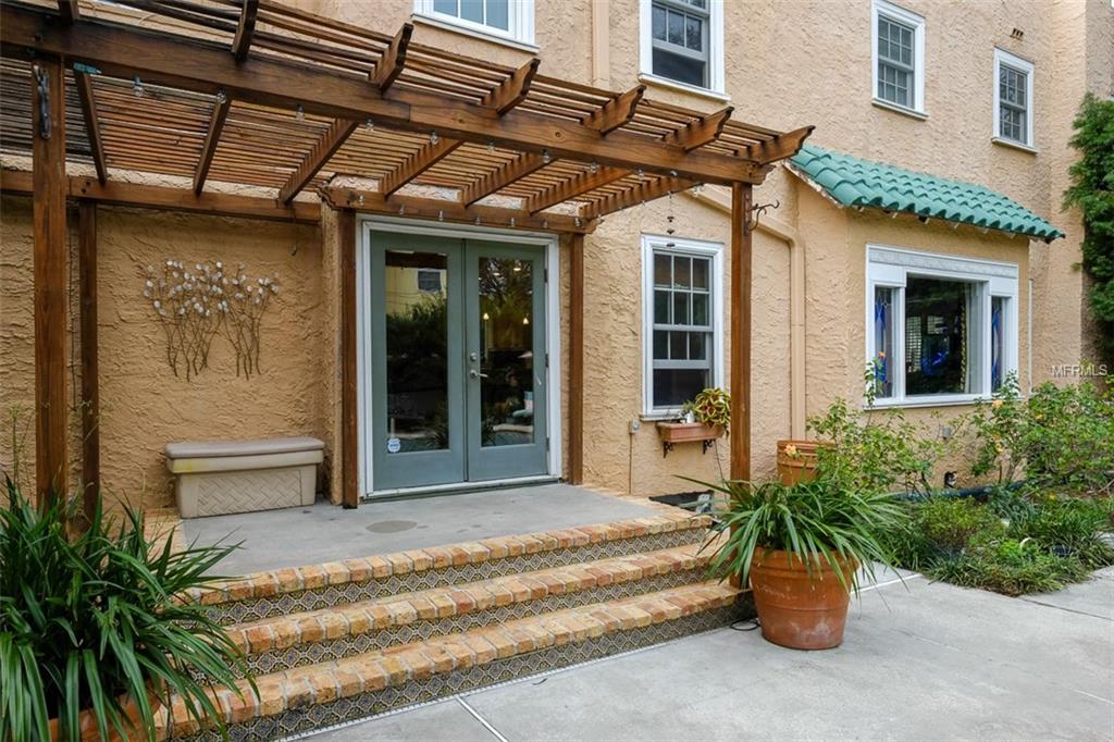 4804 W WOODMERE ROAD, TAMPA, Florida 33609, 4 Bedrooms Bedrooms, 9 Rooms Rooms,2 BathroomsBathrooms,Residential,For sale,WOODMERE,T2921087