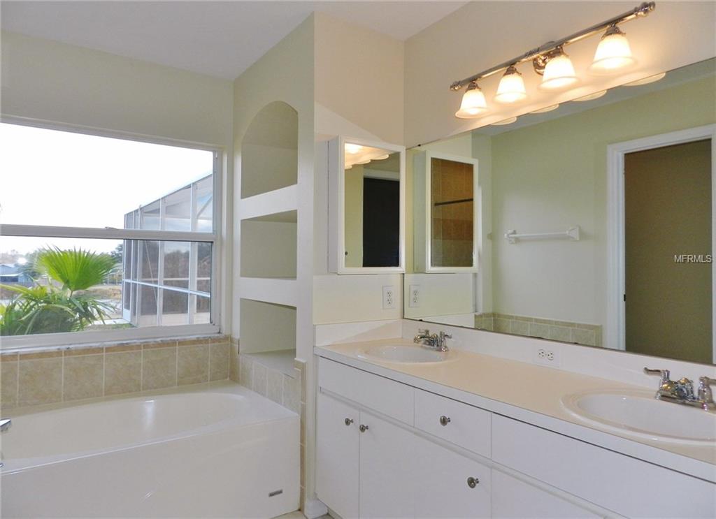 10510 SKYLARK PLACE, RIVERVIEW, Florida 33569, 4 Bedrooms Bedrooms, 9 Rooms Rooms,2 BathroomsBathrooms,Residential,For sale,SKYLARK,T2925129