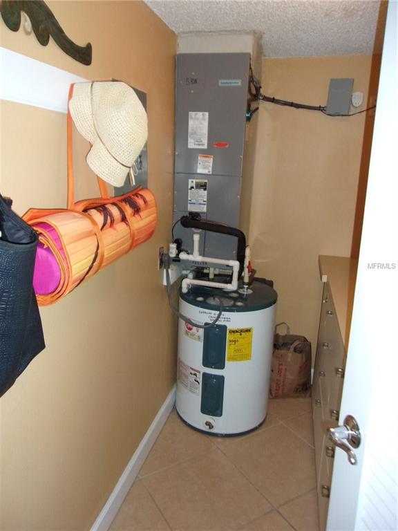 8750 MIDNIGHT PASS ROAD, SARASOTA, Florida 34242, 1 Bedroom Bedrooms, 5 Rooms Rooms,1 BathroomBathrooms,Residential,For sale,MIDNIGHT PASS,N5916215