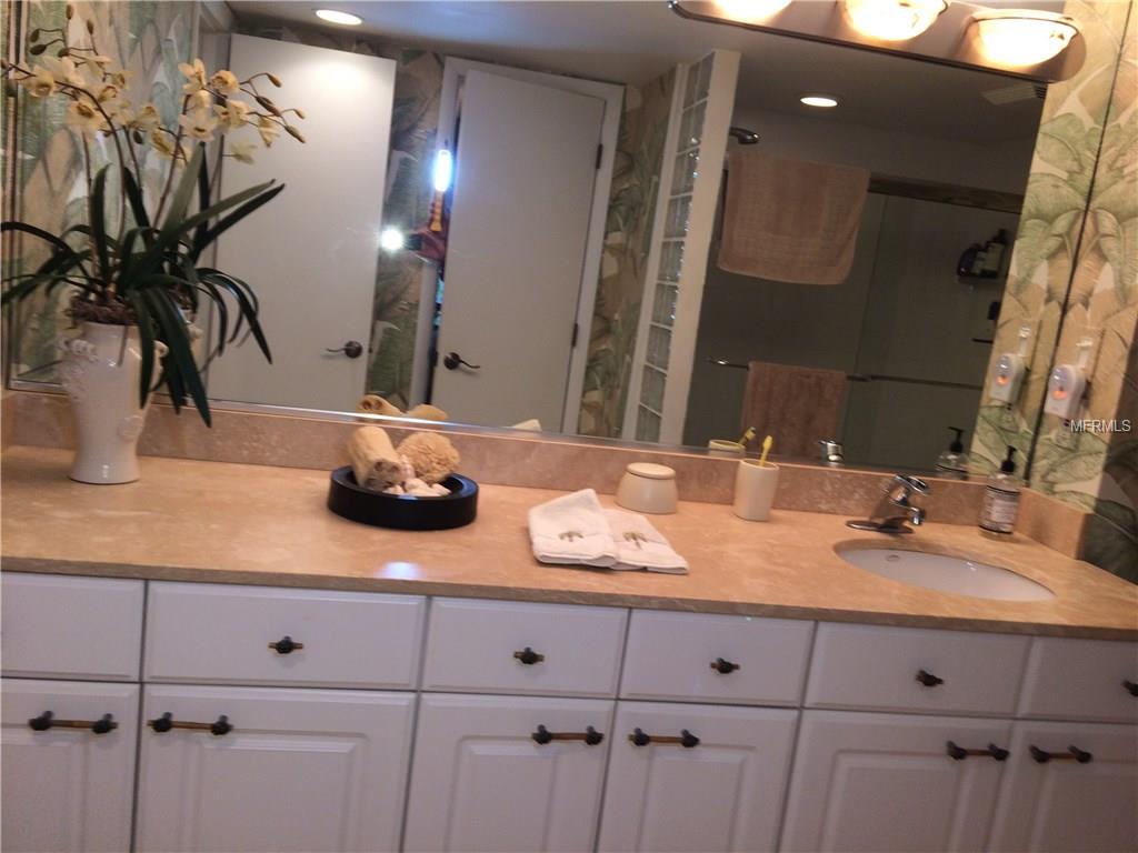 8750 MIDNIGHT PASS ROAD, SARASOTA, Florida 34242, 1 Bedroom Bedrooms, 5 Rooms Rooms,1 BathroomBathrooms,Residential,For sale,MIDNIGHT PASS,N5916215