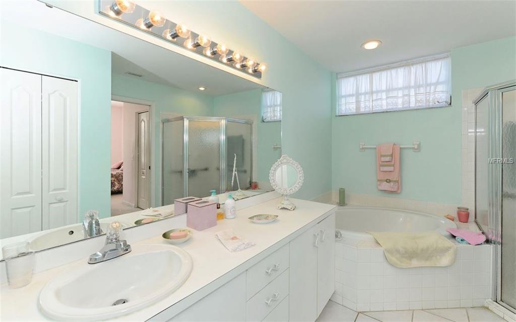 9601 CASTLE POINT DRIVE, SARASOTA, Florida 34238, 2 Bedrooms Bedrooms, 6 Rooms Rooms,2 BathroomsBathrooms,Residential,For sale,CASTLE POINT,A4206287