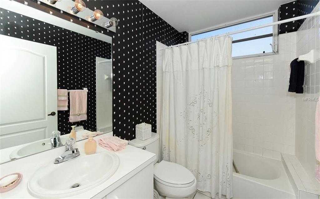 9601 CASTLE POINT DRIVE, SARASOTA, Florida 34238, 2 Bedrooms Bedrooms, 6 Rooms Rooms,2 BathroomsBathrooms,Residential,For sale,CASTLE POINT,A4206287