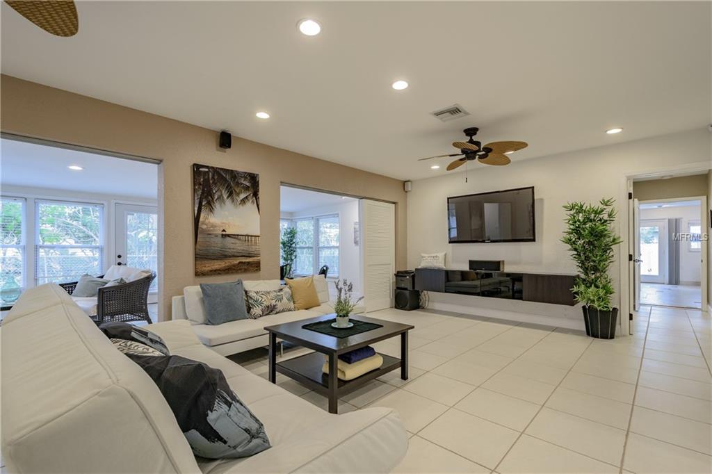 1040 MANDALAY AVENUE, CLEARWATER BEACH, Florida 33767, 3 Bedrooms Bedrooms, 6 Rooms Rooms,3 BathroomsBathrooms,Residential,For sale,MANDALAY,U7844275
