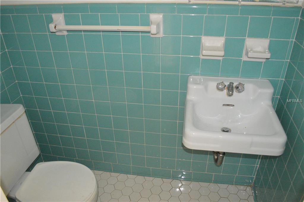 2060 LAGUNA DRIVE, INDIAN LAKE ESTATES, Florida 33855, 3 Bedrooms Bedrooms, 8 Rooms Rooms,1 BathroomBathrooms,Residential,For sale,LAGUNA,P4719018