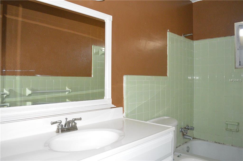 2060 LAGUNA DRIVE, INDIAN LAKE ESTATES, Florida 33855, 3 Bedrooms Bedrooms, 8 Rooms Rooms,1 BathroomBathrooms,Residential,For sale,LAGUNA,P4719018